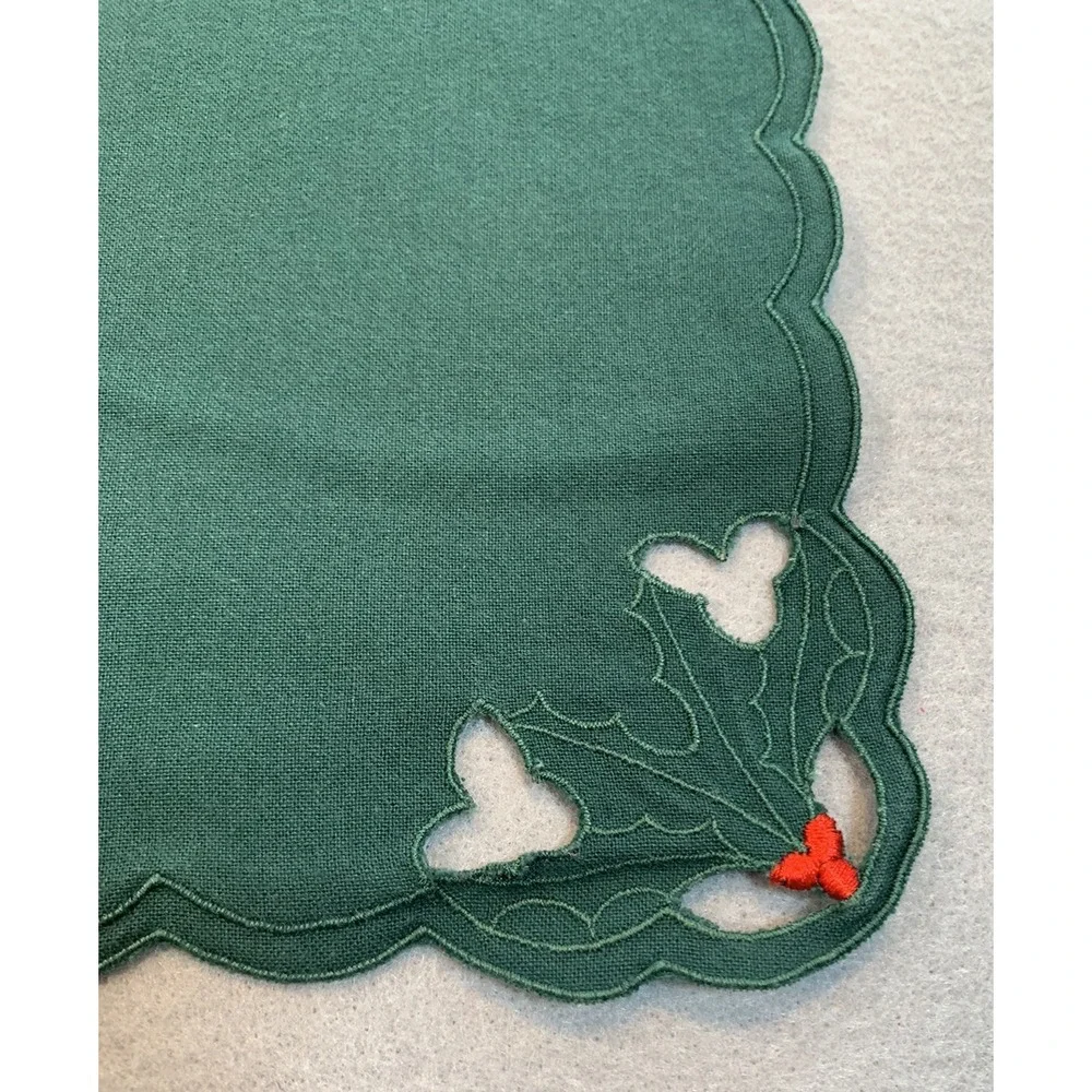 Vtg Set of 8 Madeira Green Holly Christmas Napkins 18x18 Scalloped Cutwork